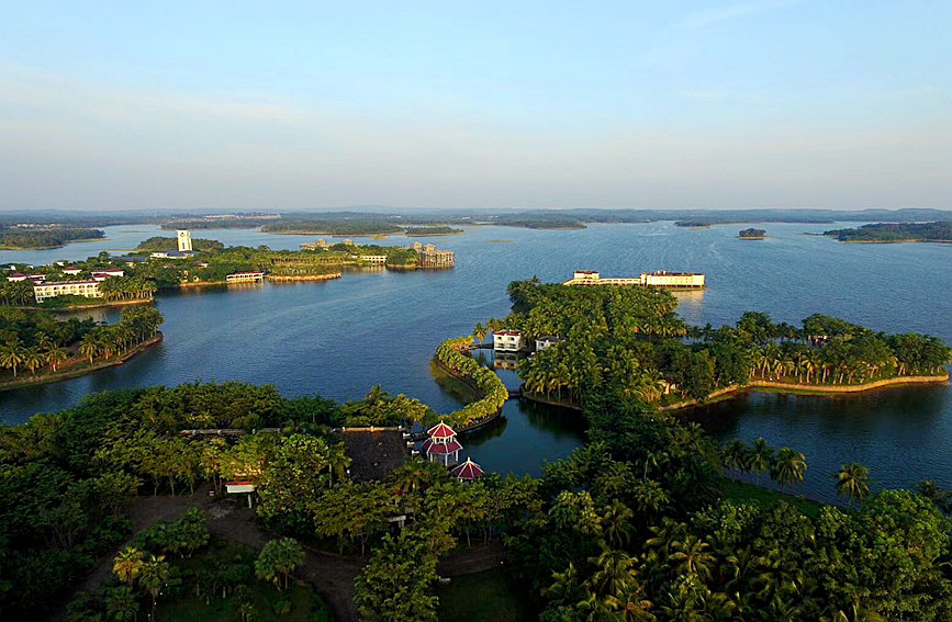 定安南麗湖國(guó)家濕地公園：泛舟其中美景如畫(huà)