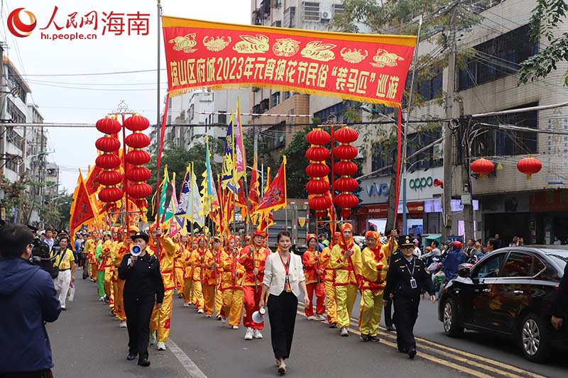 “馬匹”花車方陣。 人民網(wǎng) 牛良玉攝