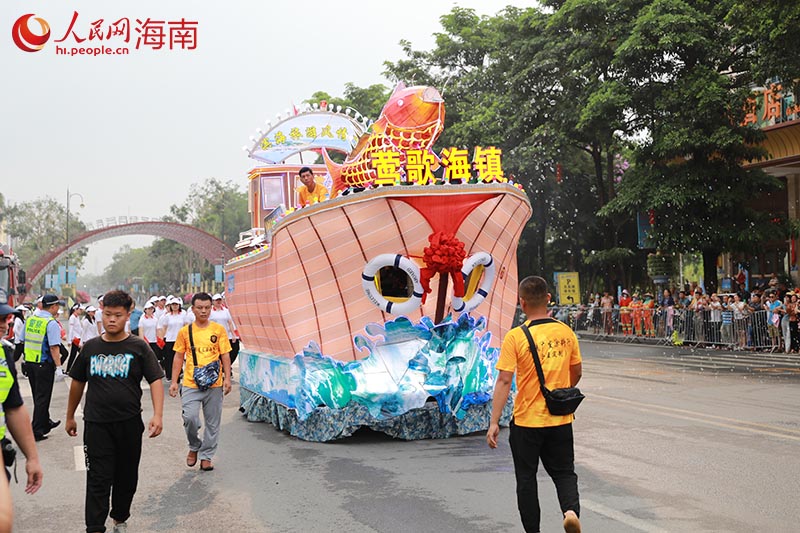 鶯歌海鎮(zhèn)花車。人民網(wǎng) 孟凡盛攝