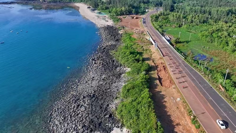 “醉美西岸，樂在‘騎’中”環(huán)島旅游公路（儋州段）騎行之旅現(xiàn)場。儋州市旅文局供圖