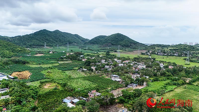 俯瞰那甫村。人民網(wǎng)記者 牛良玉攝