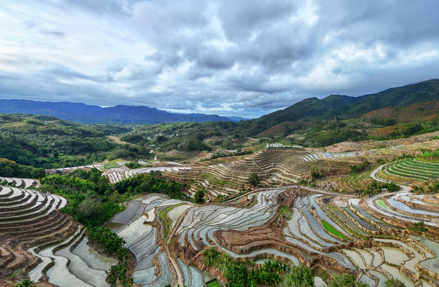 牙胡梯田，全年皆景，每年吸引著眾多游客前來觀賞和旅游。孟志軍攝