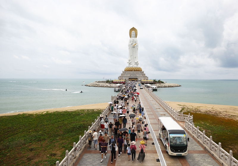 5月3日，三亞南山文化旅游區(qū)游人如織。