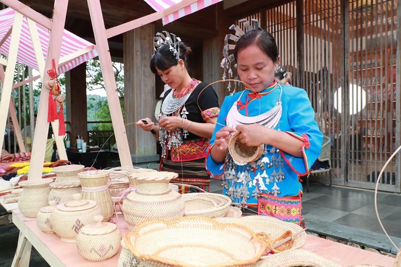 保亭非遺宣傳展示活動(dòng)現(xiàn)場(chǎng)。1保亭旅文局供圖