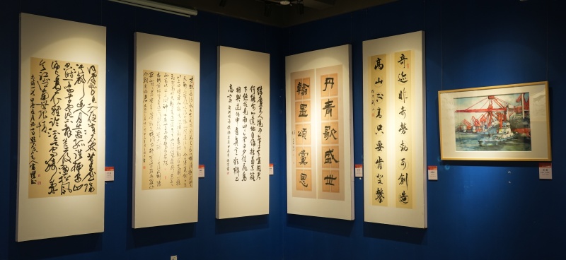 現(xiàn)場展出的書法美術作品（部分）。 主辦方供圖