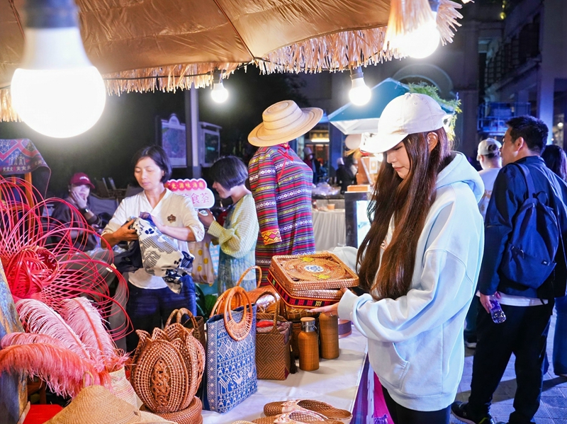 美食薈上的非遺藤編展位。主辦方供圖